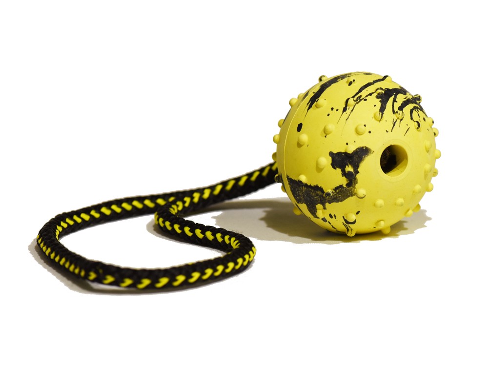 D&C Solid gummiboll med ögla 6 cm för hundar